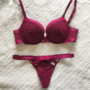 Victoria’s Secret Very Sexy Lace Push-Up Bra